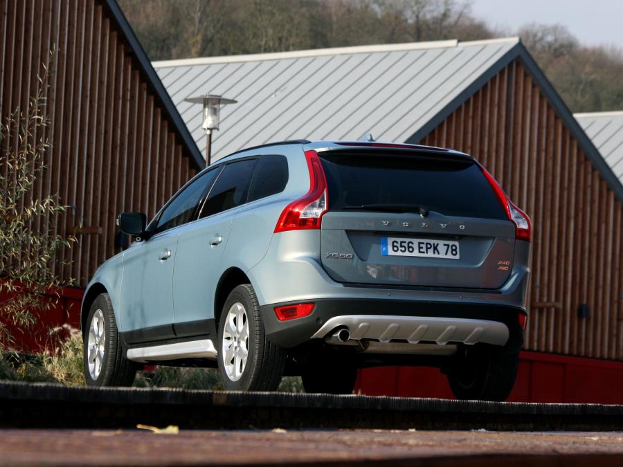  Volvo XC60 2.4D 2008 года  (фото 7 из 15)